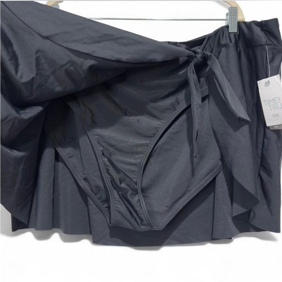 Time and Tru Women's Plus Size Side Slit Swimsuit Skirt 3X/24W-26W, Beach Resort - Picture 3 of 9